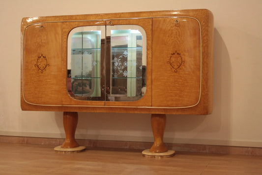 Vittorio Dassi wooden Art Deco sideboard, mid-century modern, elegant and functional, 1950s bar cabinet