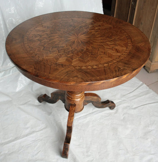 Italian inlaid wood center table with geometric patterns with perfect size and inlaid design