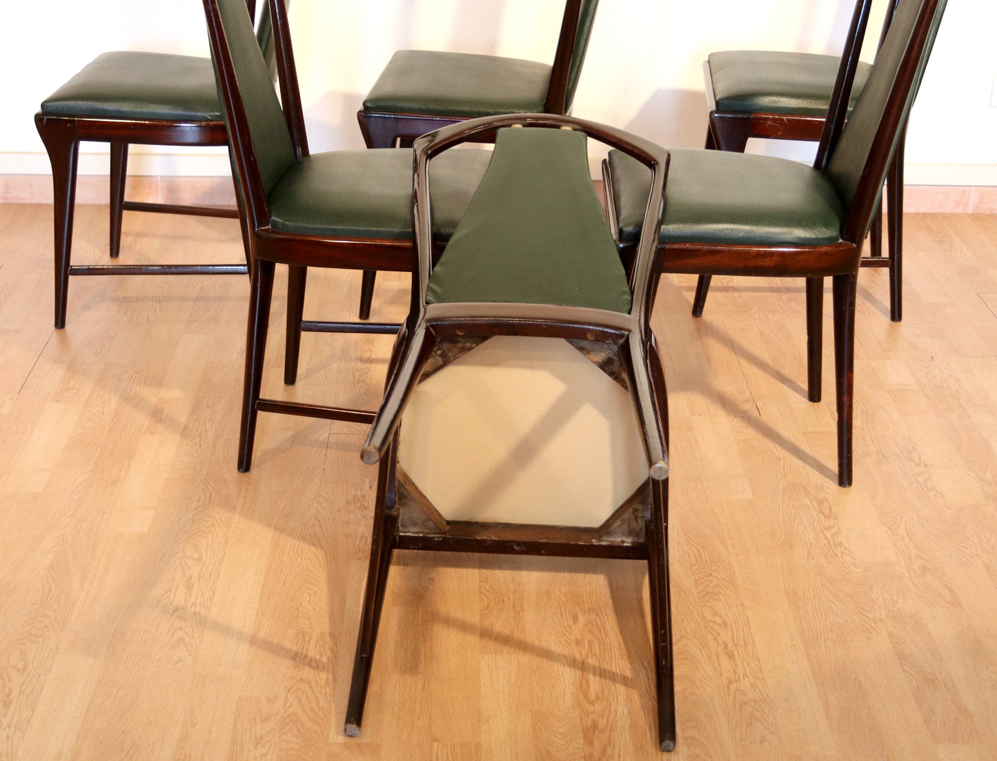 Set of 6 Mid-Century Chairs by Osvaldo Borsani, Atelier Borsani Varedo, Mahogany, Rosewood, Leather, and Brass, Italy, 1950s
