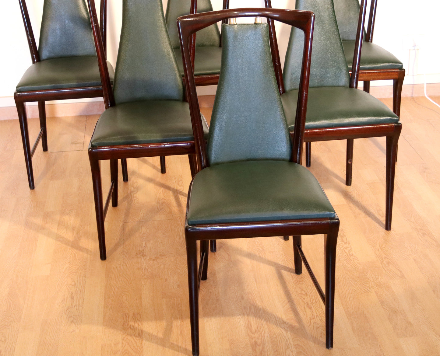 Set of 6 Mid-Century Chairs by Osvaldo Borsani, Atelier Borsani Varedo, Mahogany, Rosewood, Leather, and Brass, Italy, 1950s