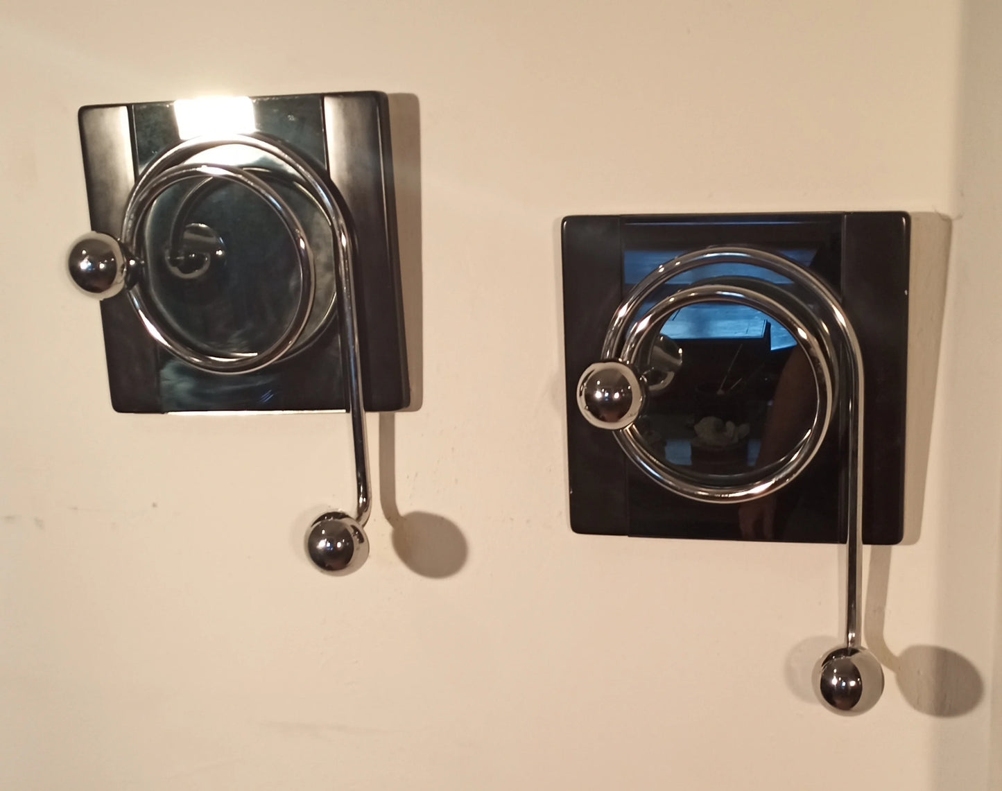 Two elegant wall coat hooks in chrome designed by Willy Rizzo from the 1970s with circular elements.