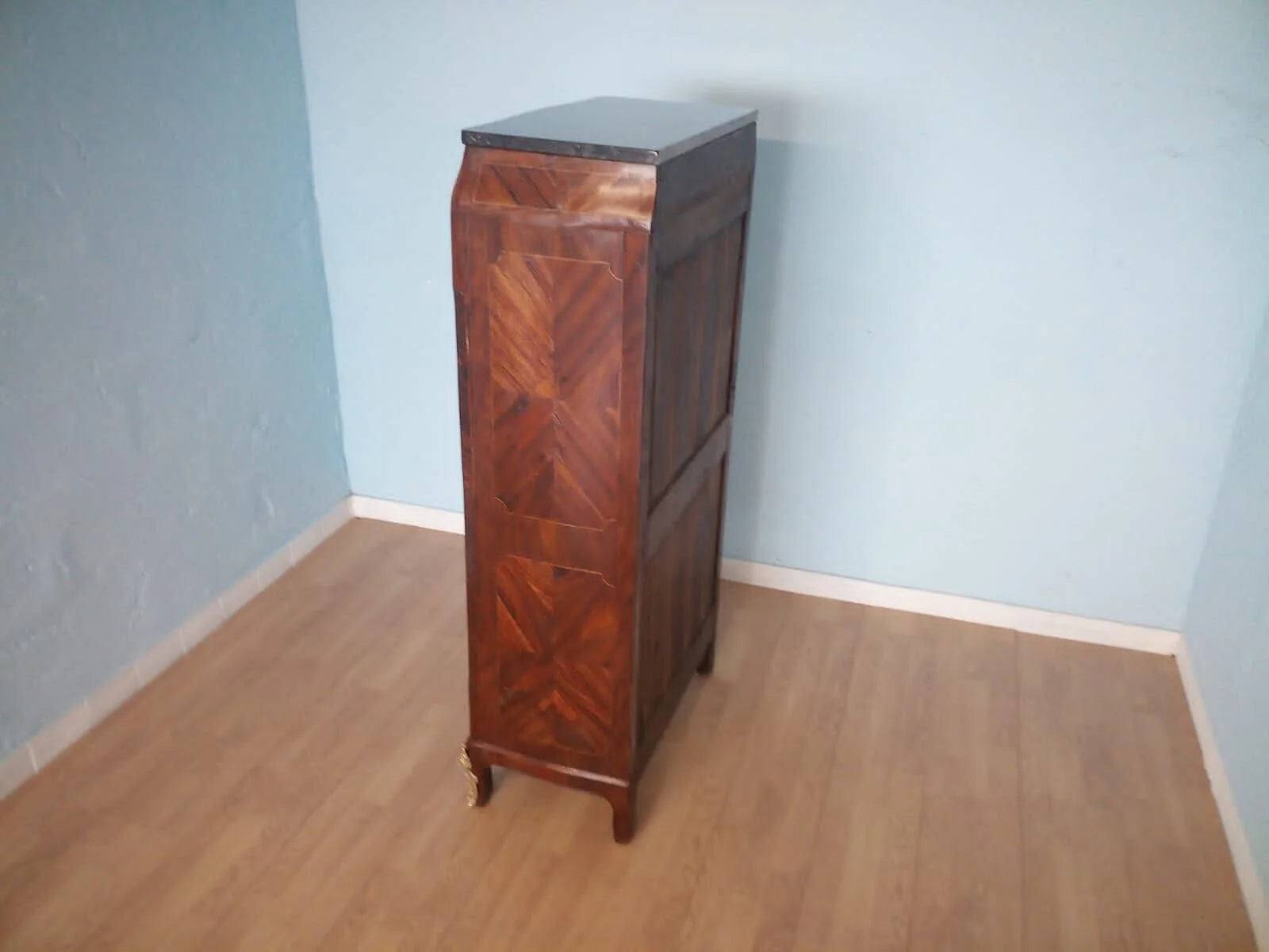 Cassettiera secrétaire luigi xvi in legno con finitura marrone e intarsio decorativo in marmo dell ‎800