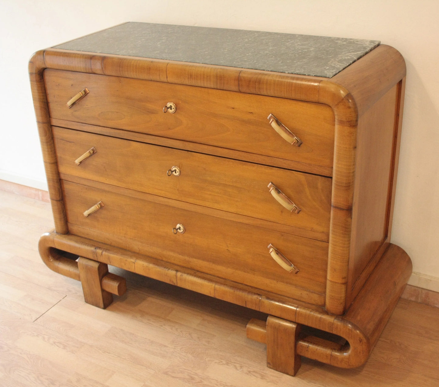 Cassettiera in noce art decò con piano in pietra anni 50 mid century modern italiana di dario raia antiquariato