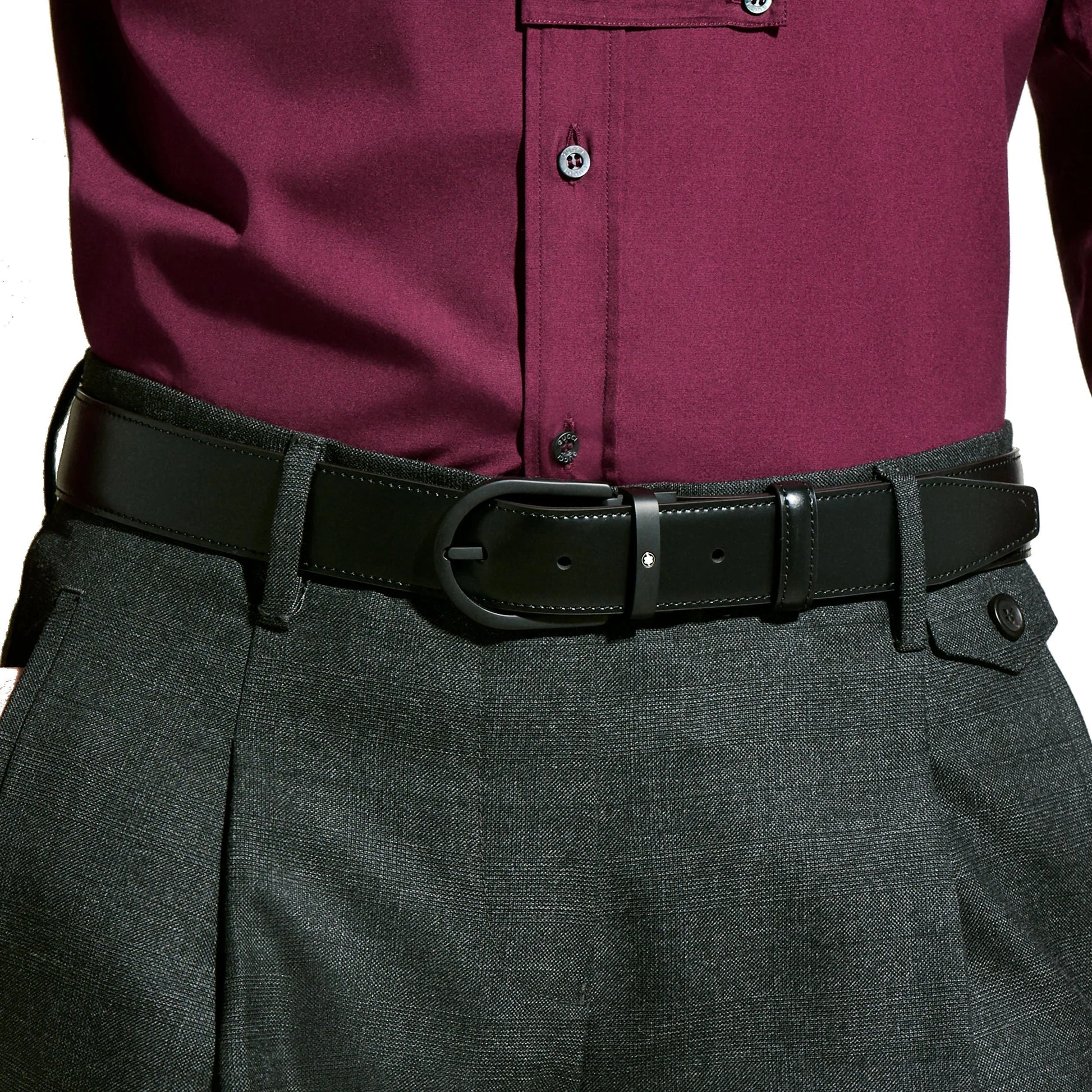 Montblanc elegant 35mm tubular belt in luxurious black leather with minimalist horseshoe buckle