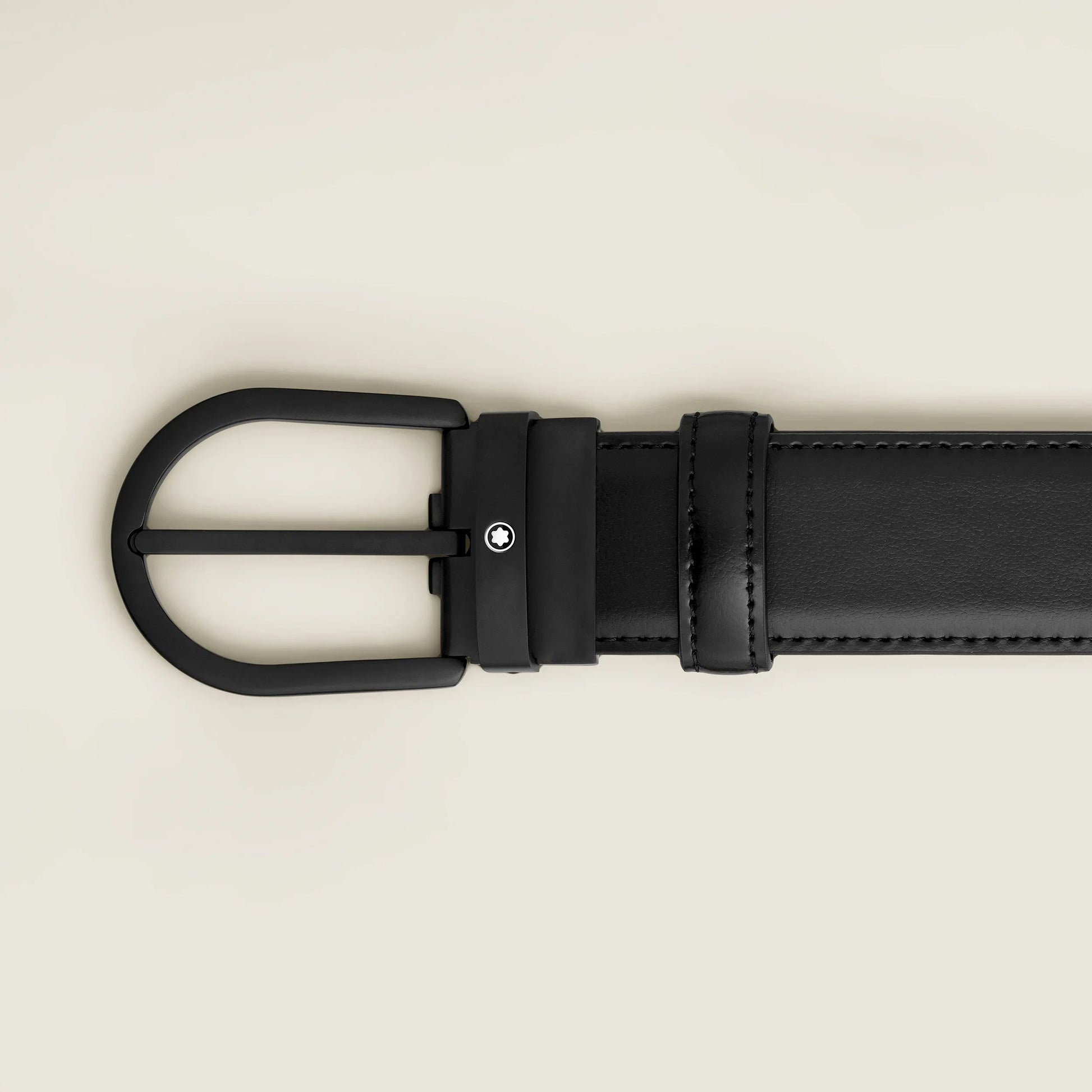 Montblanc elegant tubular belt in luxurious black leather with horseshoe buckle and Montblanc logo