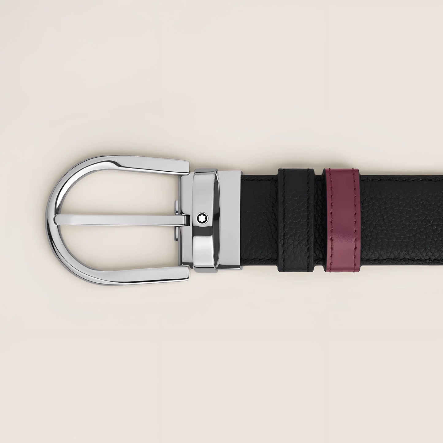 Montblanc cintura reversibile 35 mm in pelle nera granulata con fibbia a ferro di cavallo e dettaglio bordeaux