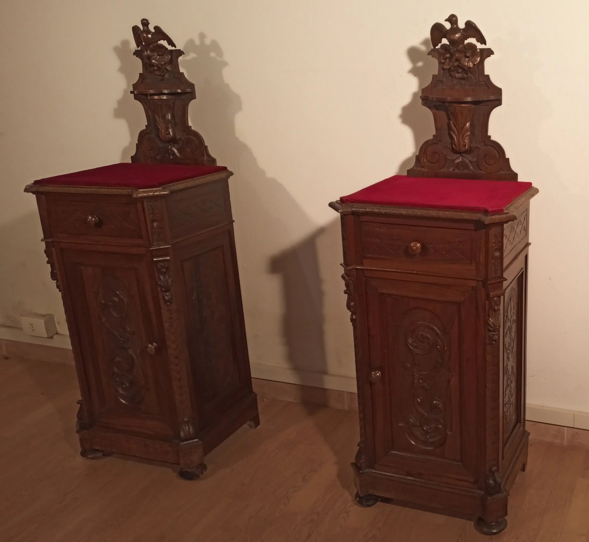 Set of 3 bedside tables and chest of drawers in antique 19th century Italian walnut wood, walnut color
