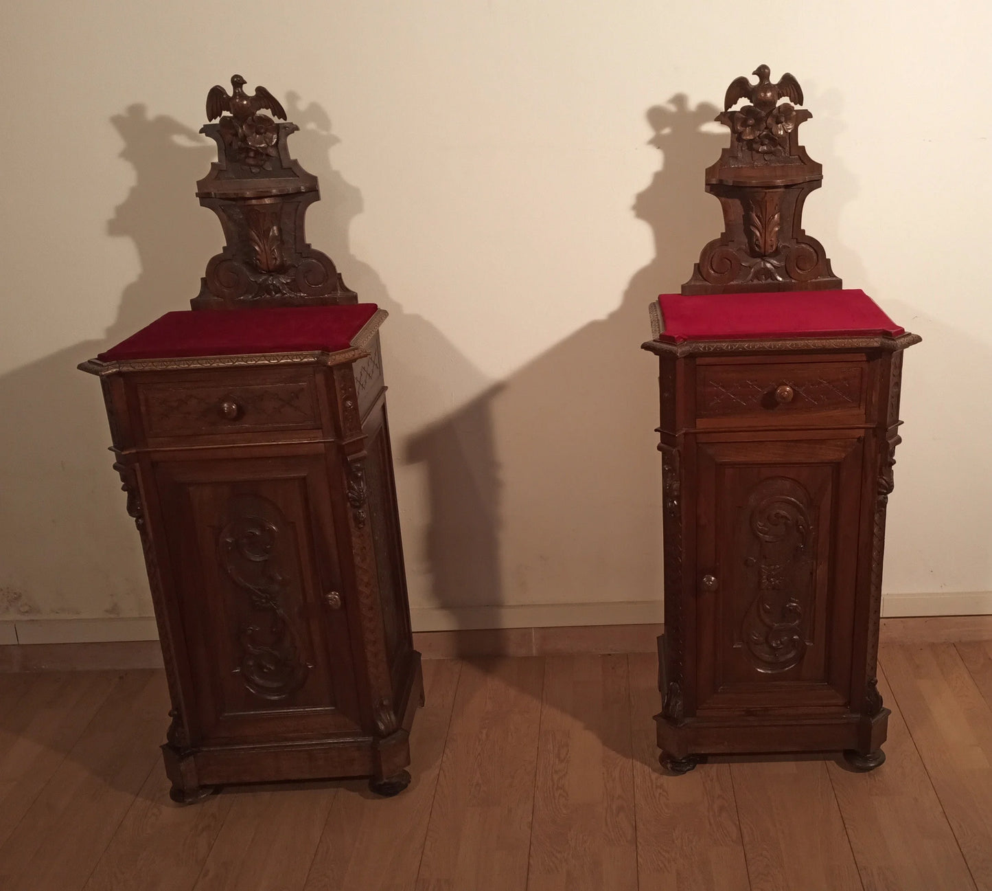 Pair of 3-piece antique Italian walnut bedside tables and chest of drawers from the 19th century