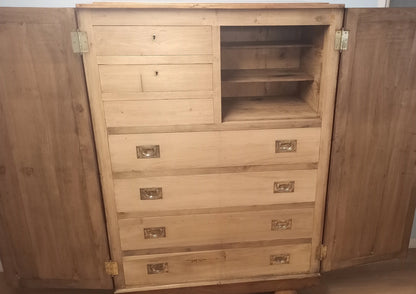 Mobile in noce restaurato con cassettiera interna in legno e scaffali aperti integrati in stile inizi 900