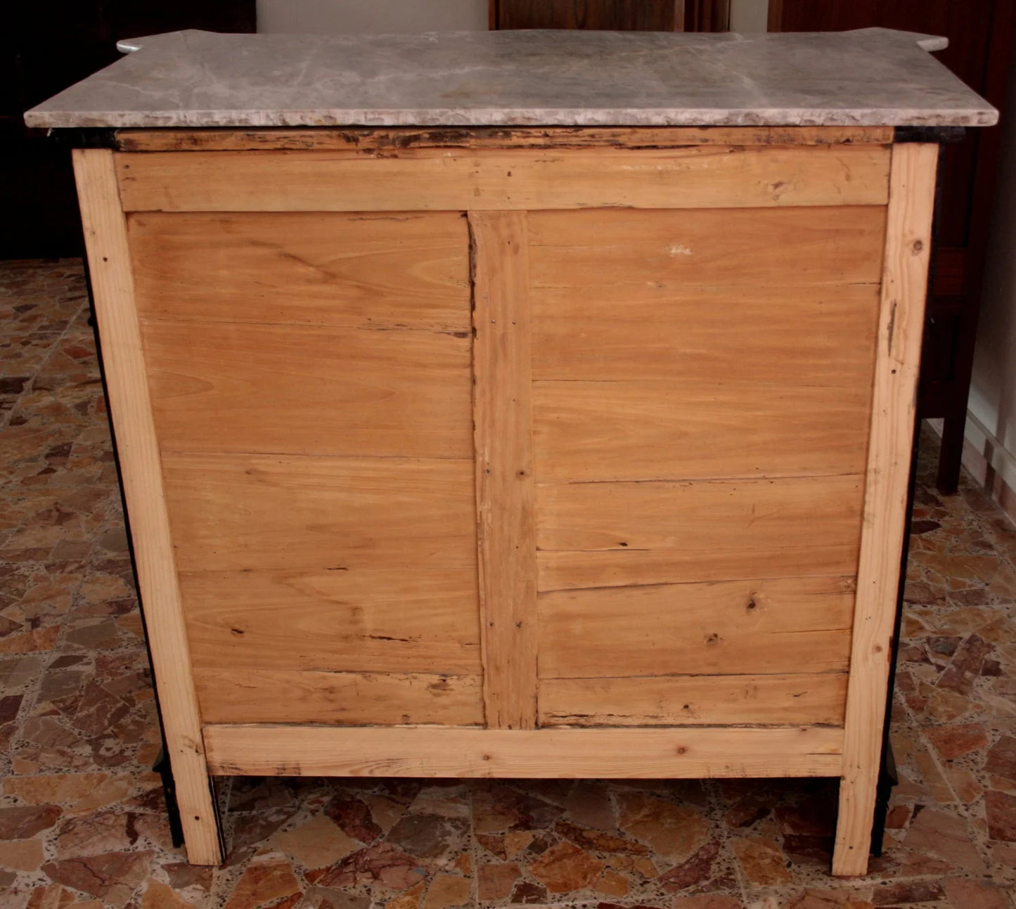 Elegante cassettone napoletano xix secolo in palissandro con finitura chiara e piano in marmo