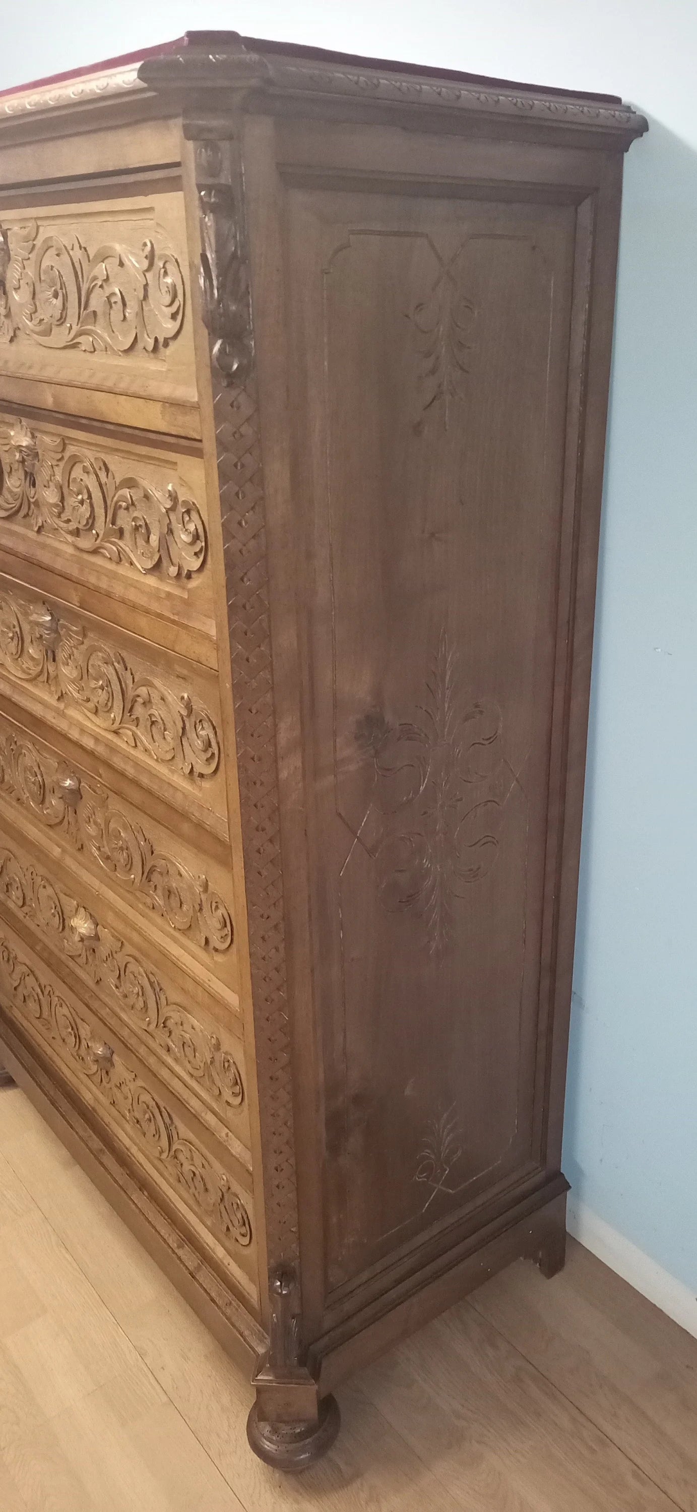 Ornate Italian walnut chest of drawers set of 3 with decorative drawers and curved feet 19th century walnut