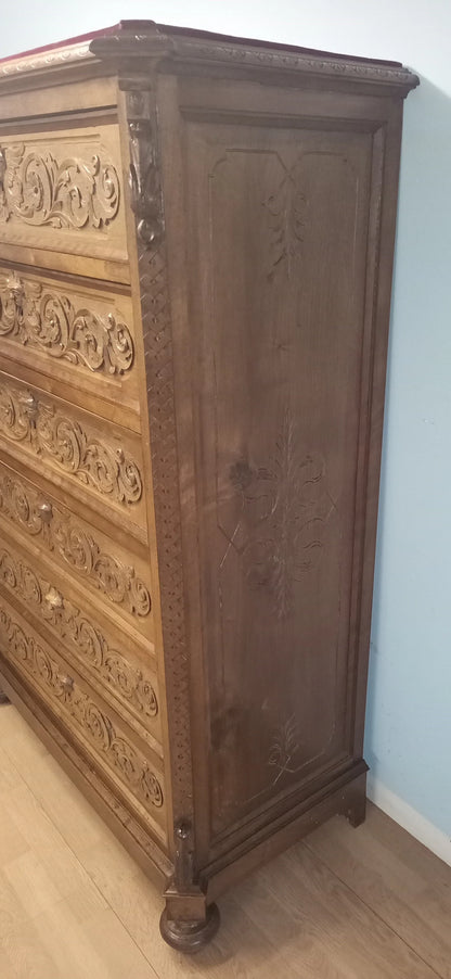 Ornate Italian walnut chest of drawers set of 3 with decorative drawers and curved feet 19th century walnut