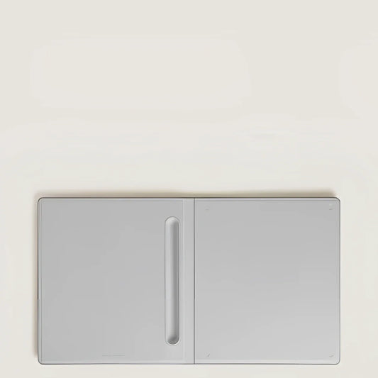 Custodia montblanc digital paper folio in pelle grigia chiara con design minimale e cuciture sottili ai bordi