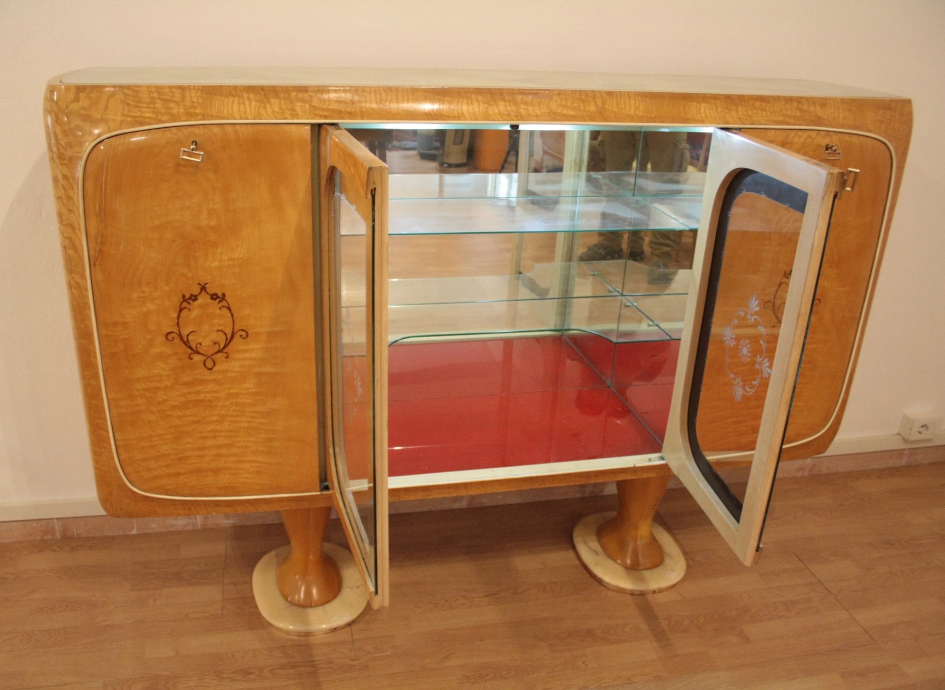 Mobile bar credenza vittorio dassi anni 50 in legno e vetro design credenza mid-century moderna