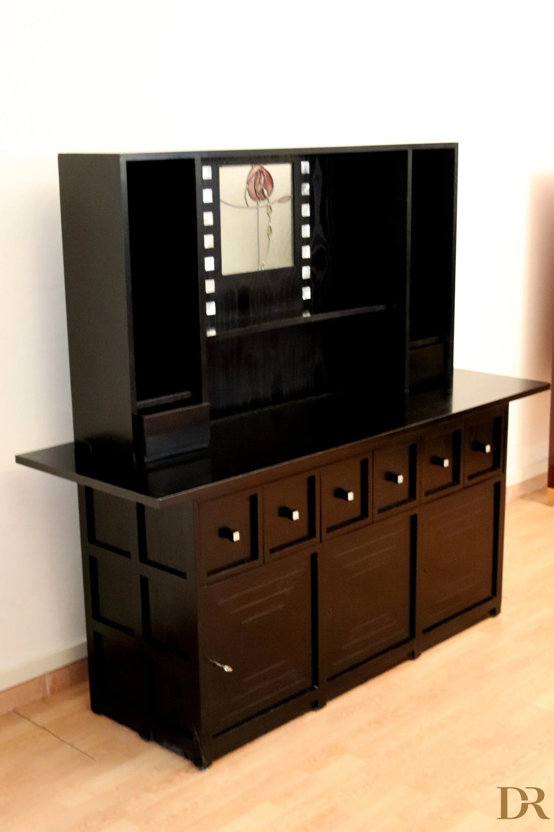 DS5 sideboard by Charles Rennie Mackintosh for Cassina, 1990s, in black lacquered wood with glossy top and decorative mirrored panel
