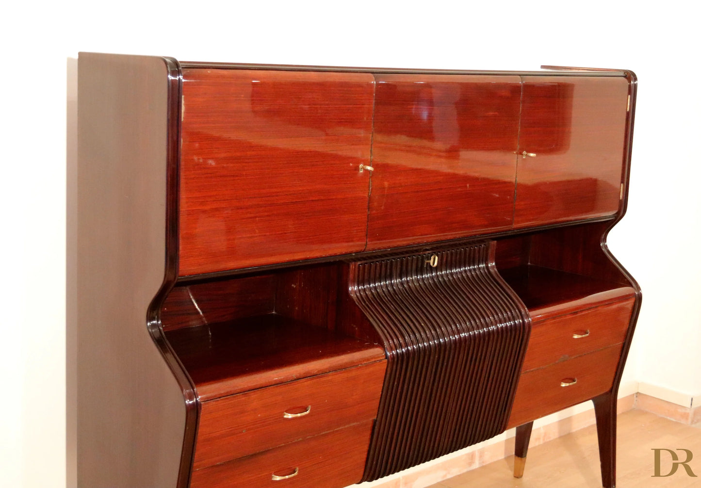 Sideboard by Osvaldo Borsani in polished mahogany with drawers and curved doors with gold handles, 1950s