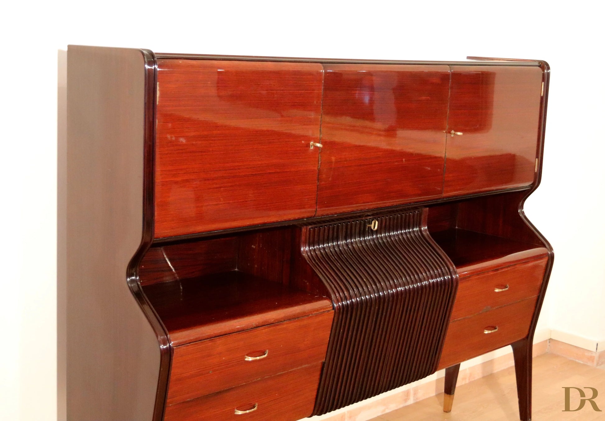 Sideboard by Osvaldo Borsani in polished mahogany with drawers and curved doors with gold handles, 1950s