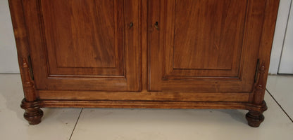 Credenza classica in legno con piedi intagliati e ante doppie per mobile tv con televisore a scomparsa dario raia antiquariato