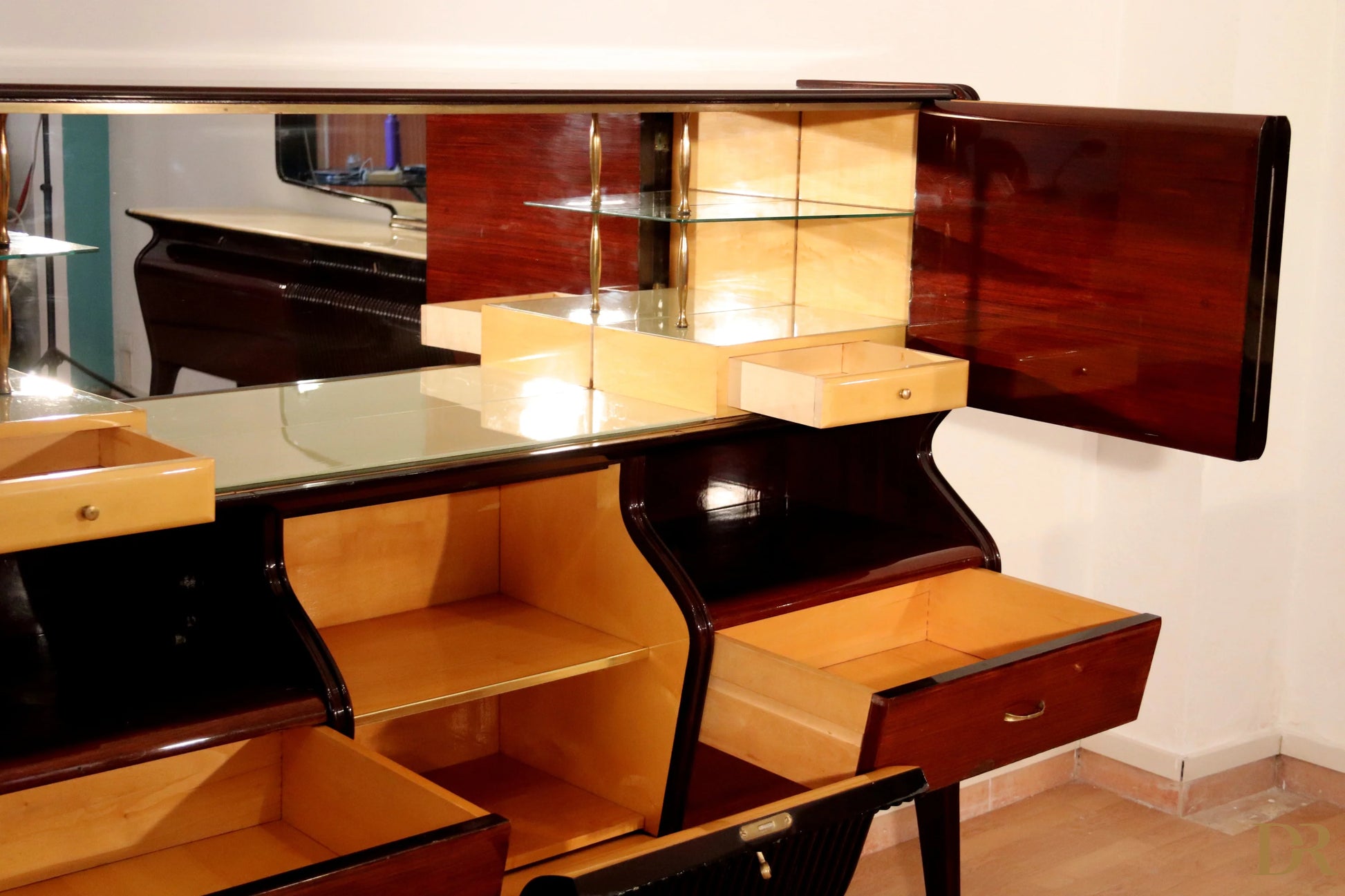 Sideboard by Osvaldo Borsani in mahogany, rosewood, maple, with mirrored top and open drawers, Borsani Varedo furniture.