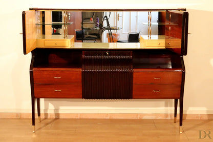 Mid-century sideboard by Osvaldo Borsani in mahogany and maple with a glossy finish and glass, Borsani furniture Varedo
