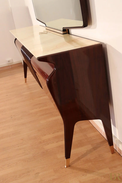 Credenza di osvaldo borsani in mogano lucido con piano in marmo beige e piedi in metallo dorato design italiano modernista