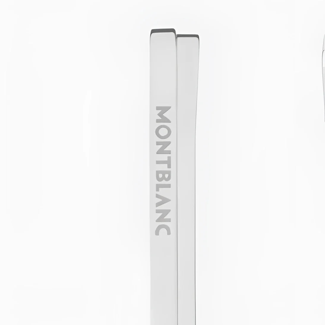 Fermasoldi dell’edizione great montblanc acciaio con design minimalista e logo montblanc inciso homage to the great gatsby