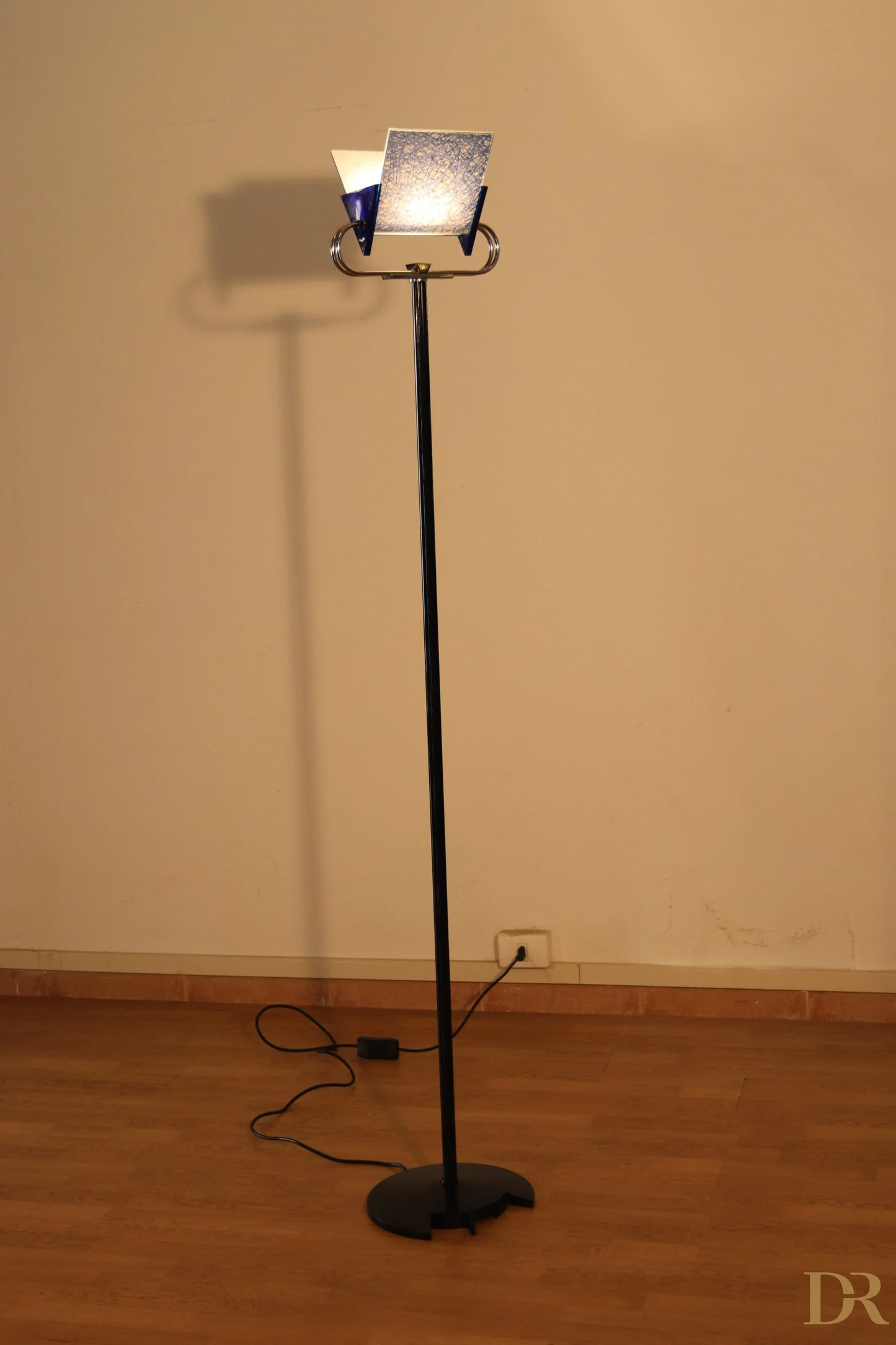 Arteluce Triana vintage floor lamp in black metal with rectangular glass shade in Italian postmodern style