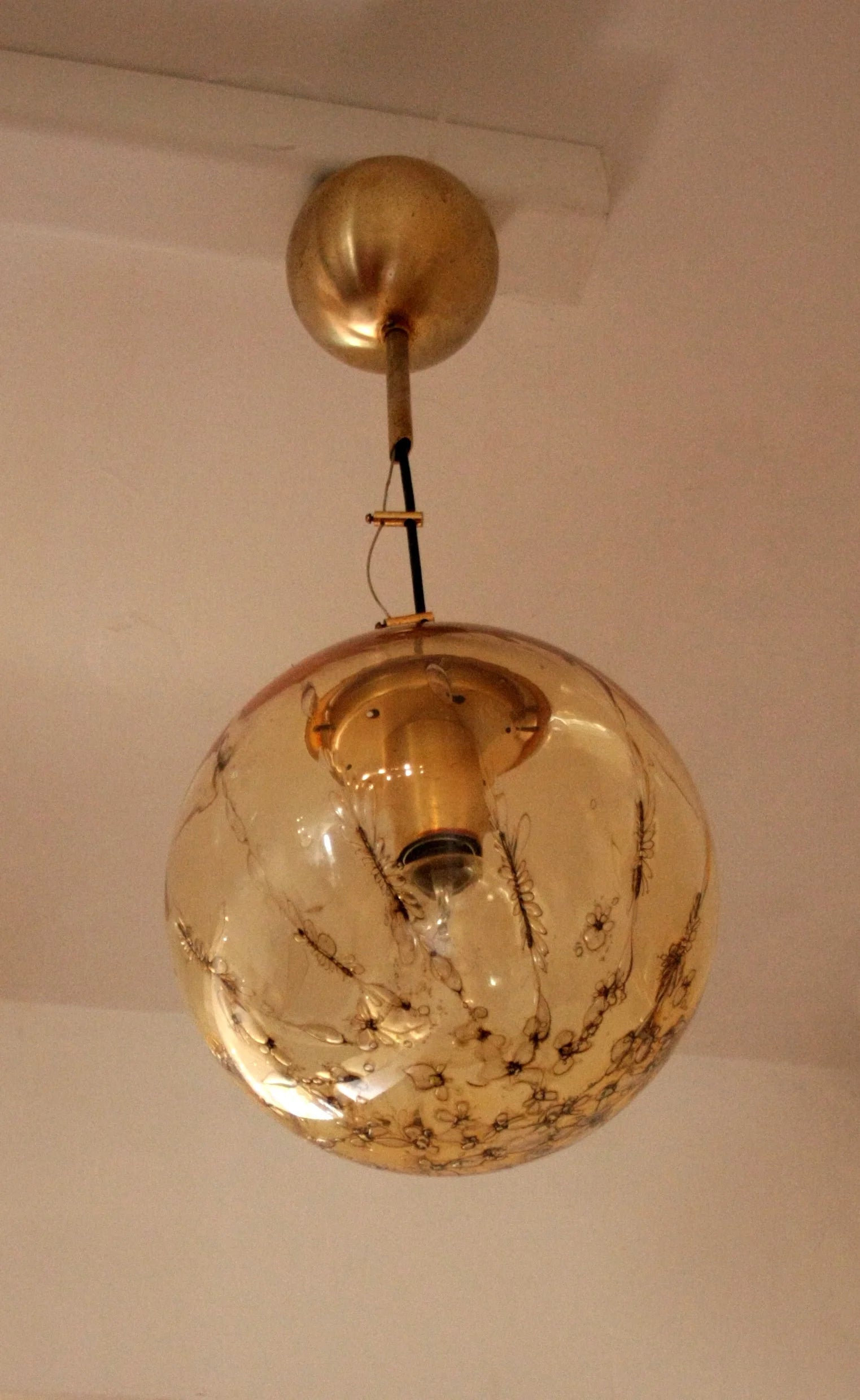 Italian design La Murrina pendant lamp with spherical brass pendant, signed in the 1970s.