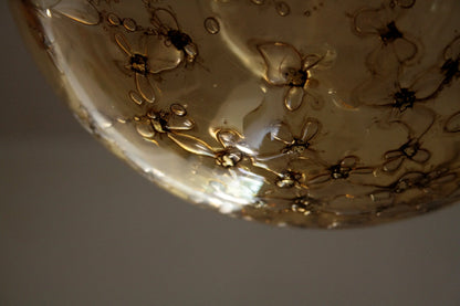 La Murrina Italian design pendant lamp in amber glass with spherical pendant and brass signed 1970s