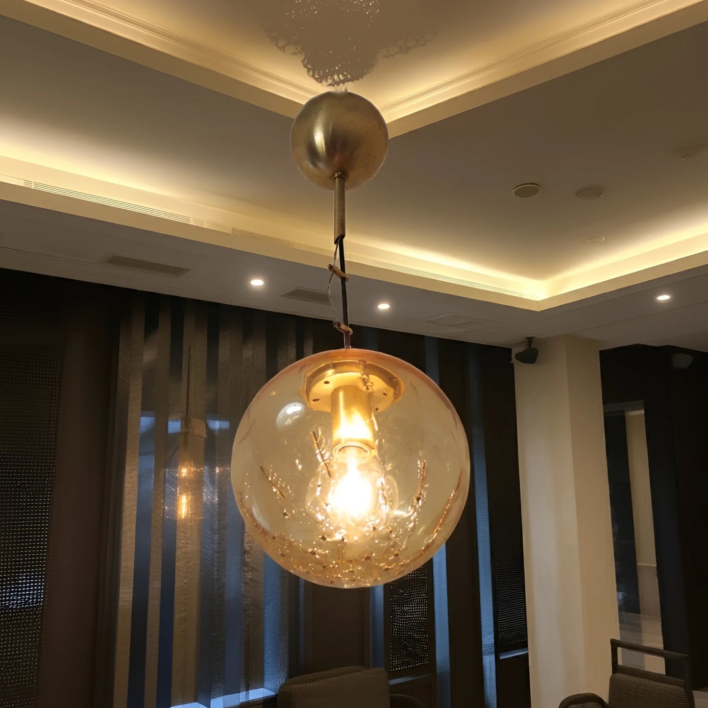 1970s Italian design pendant lamp with spherical glass and brass pendant by La Murrina