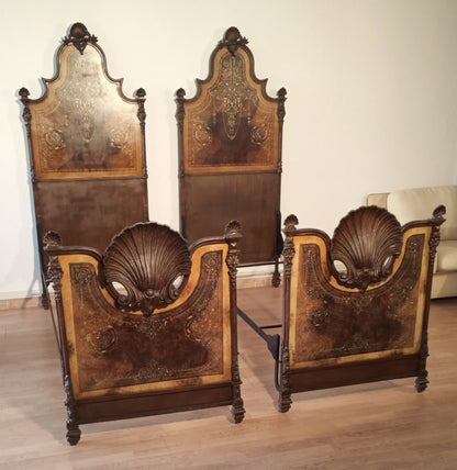 19th century Italian wrought iron bed with ornate shell-shaped headboards and mother-of-pearl decorations for an elegant home