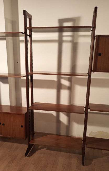 Original vintage modular teak bookcase with vertical uprights and horizontal shelves, 1960s Italy