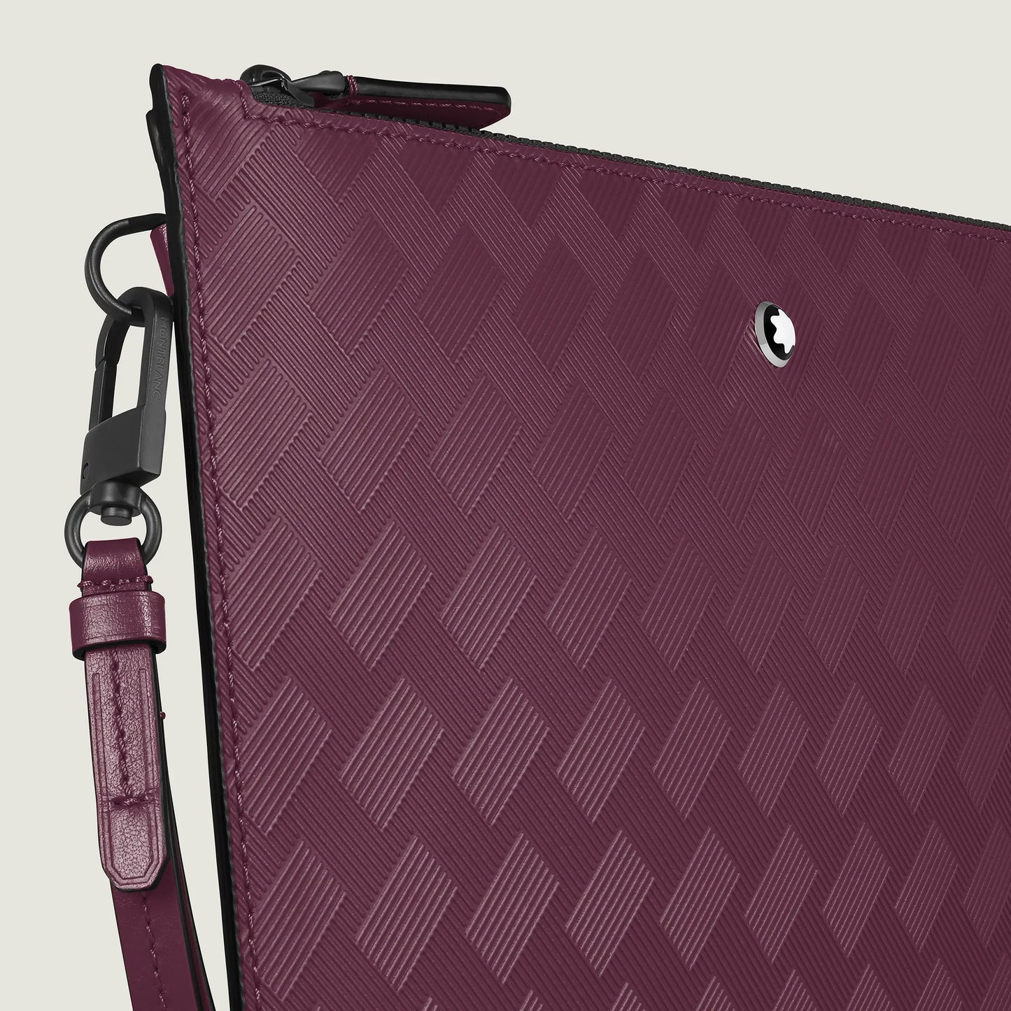 Montblanc astuccio extreme in pelle bordeaux con trama intrecciata e chiusura zip nera con logo Montblanc emblematico