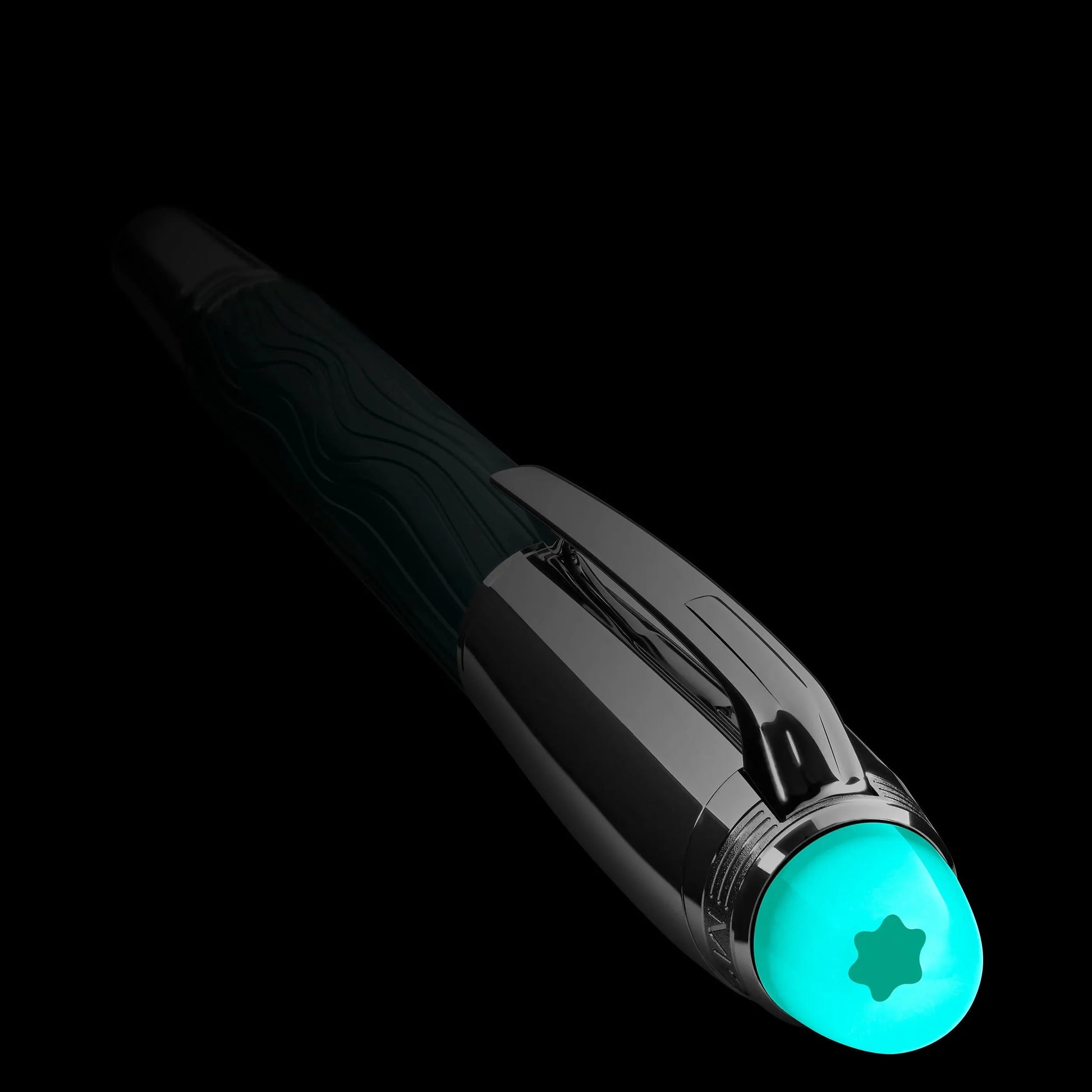 Montblanc fineliner starwalker polargreen cattura con corpo nero lucido e punta teal luminosa magia dellaurora