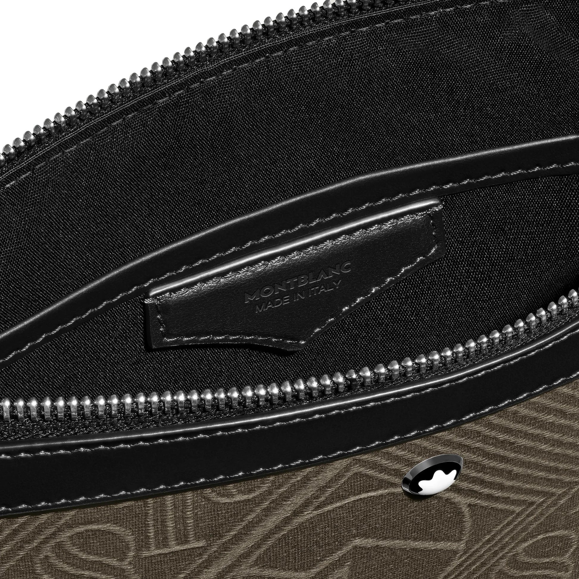 Montblanc pochette in tessuto jacquard kaki verde con zip argento e patch logo accessorio ricercato elegante