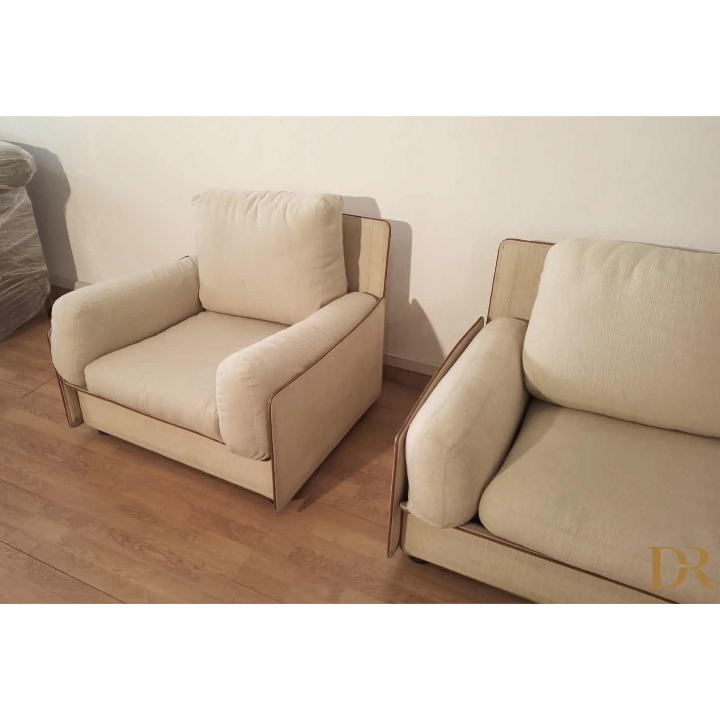 Divano modulare riccardo arbizzoni modello redifiori set con poltrona e divano imbottiti color crema per zanotta 1978