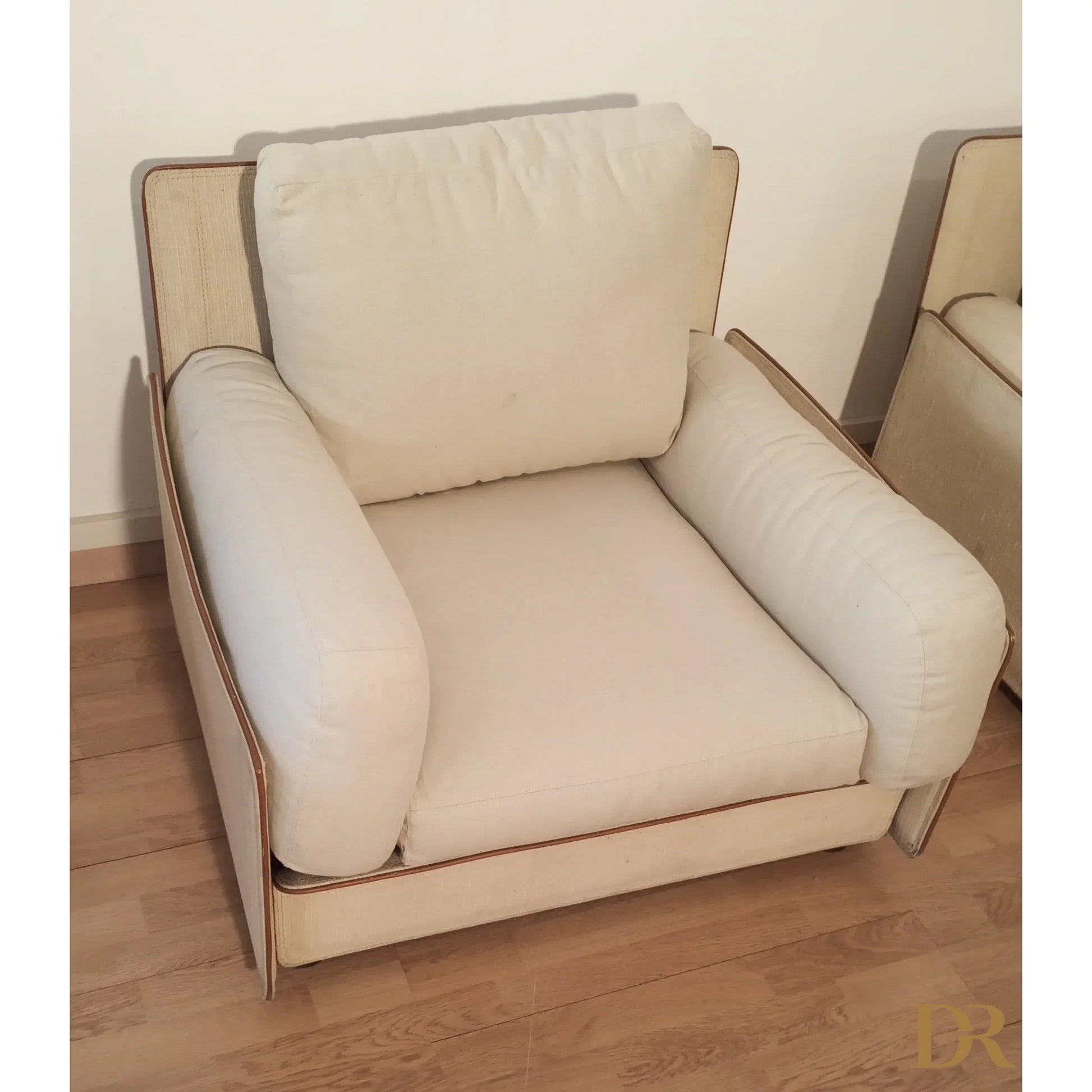 Divano modulare di riccardo arbizzoni modello redifiori set con poltrona imbottita color crema e rifiniture in legno