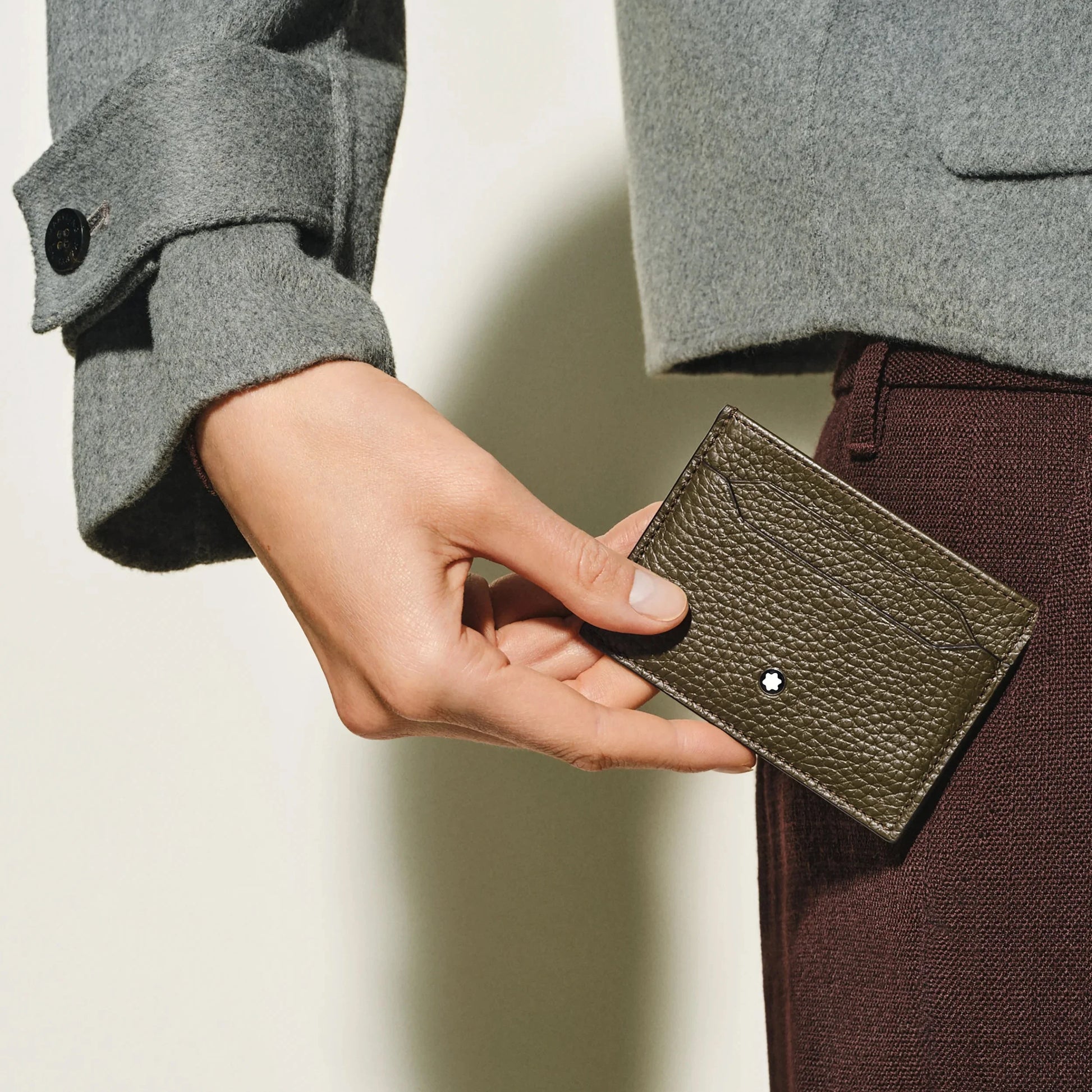 Montblanc premium calfskin card holder in khaki with 5 compartments and silver star detail