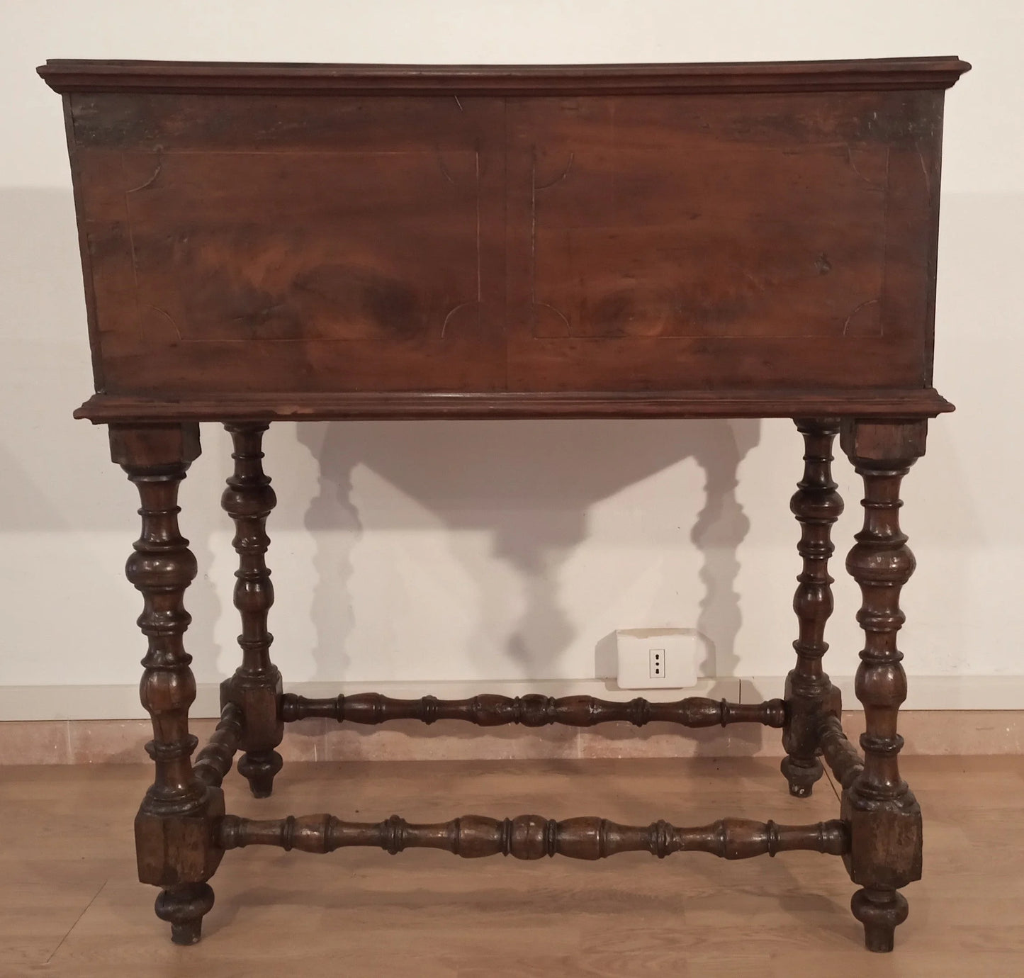 Scrivania ribalta xviii secolo in legno antico con gambe tornite ornato per uso ufficio o studio