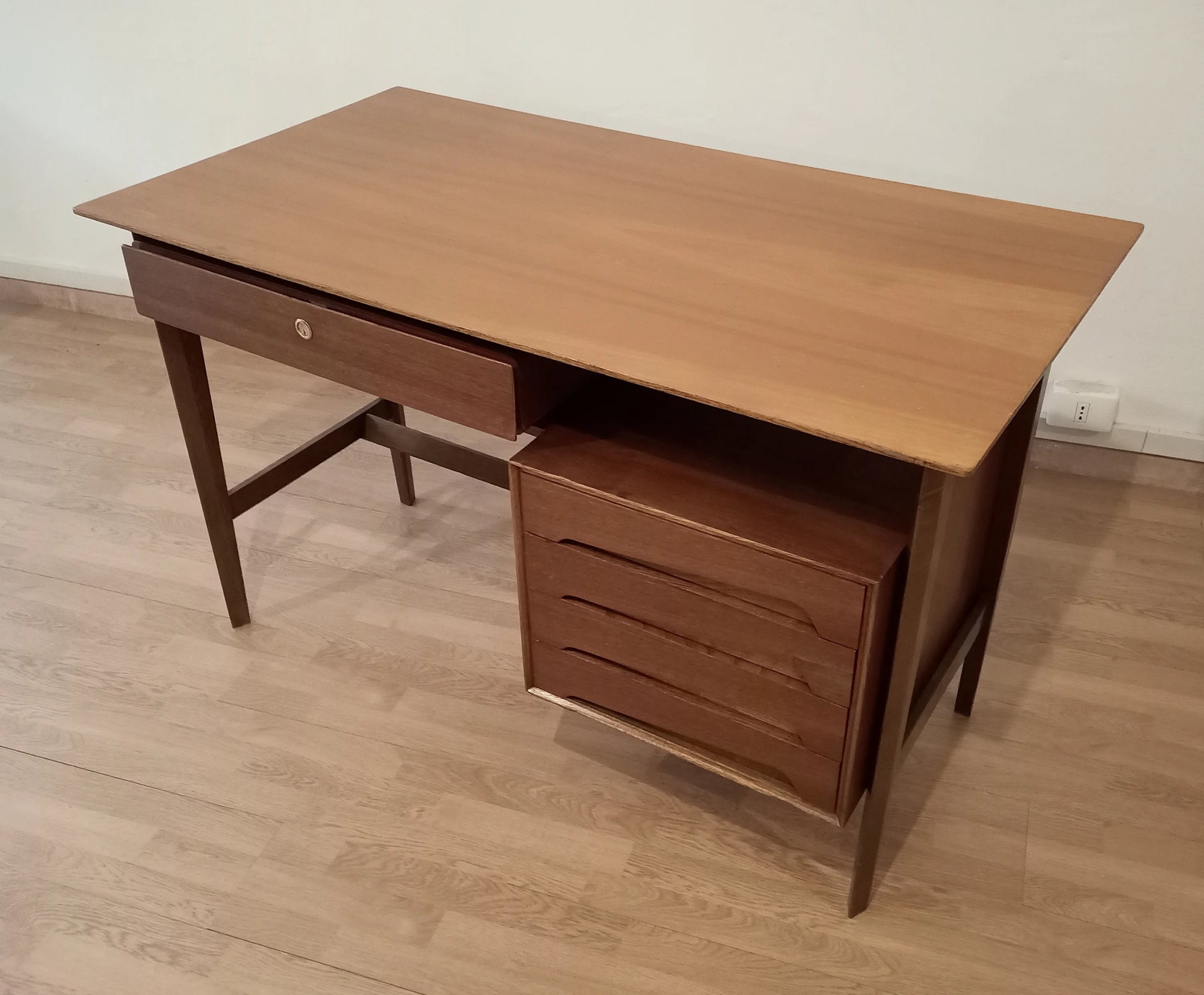 Scrivania scrittoio palutari edmondo palutari legno vintage anni 50 con cassetti e gambe rastremate mid-century modern