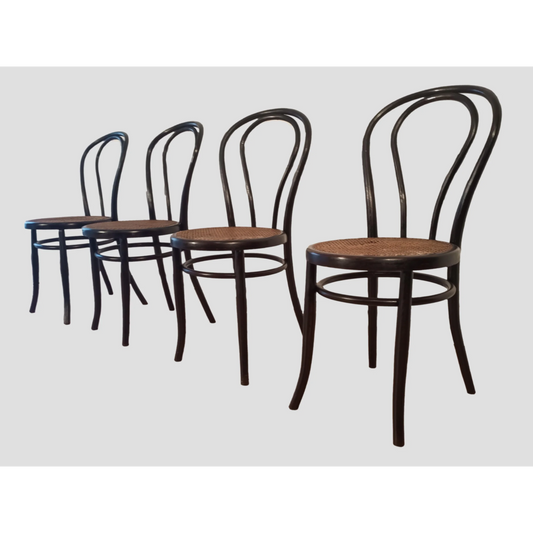 Quattro sedie da pranzo in faggio curvato nello stile di Thonet, Italia, set elegante