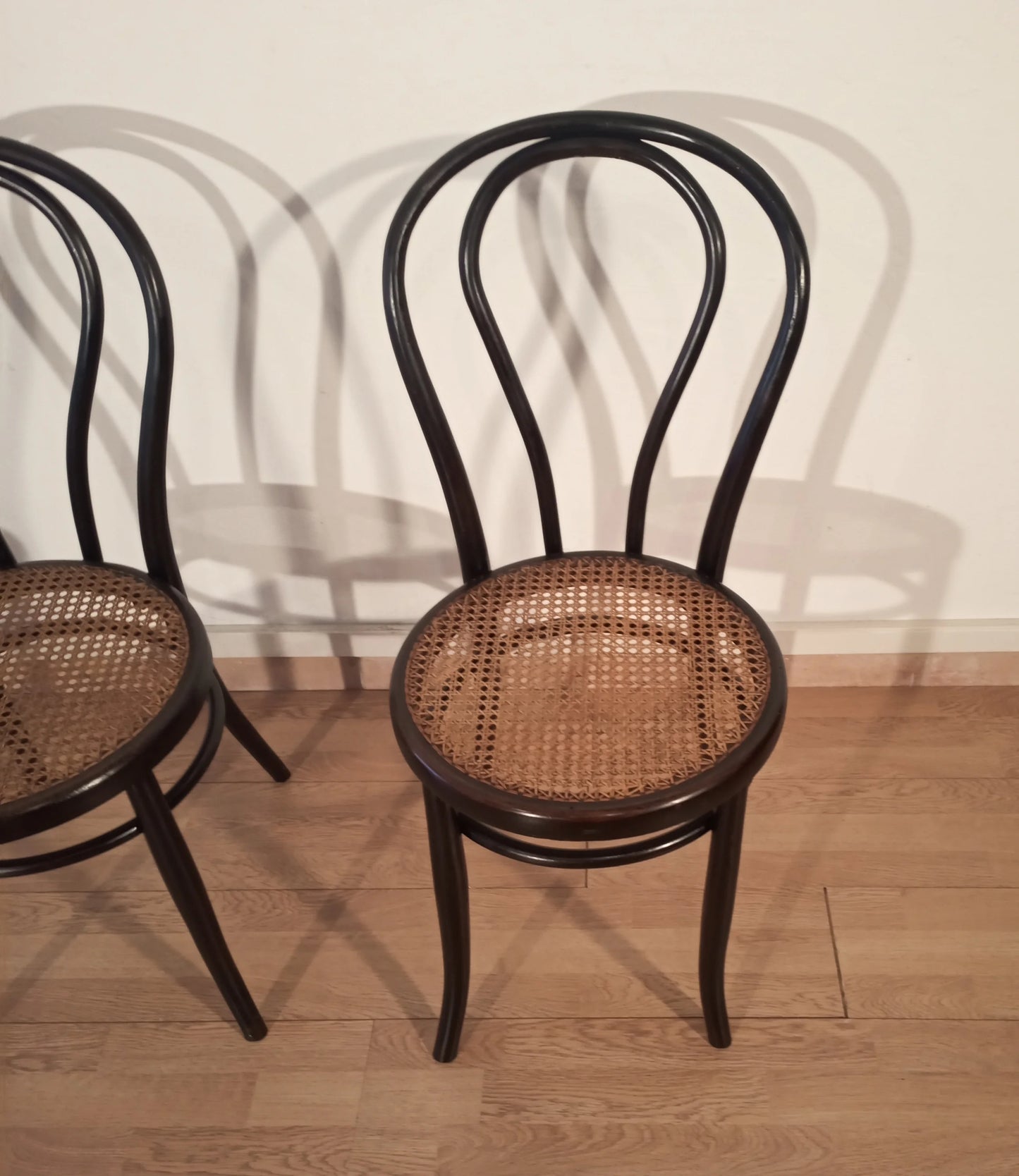 Set of 4 Thonet Italia dining chairs in bent beech with classic woven wicker seat