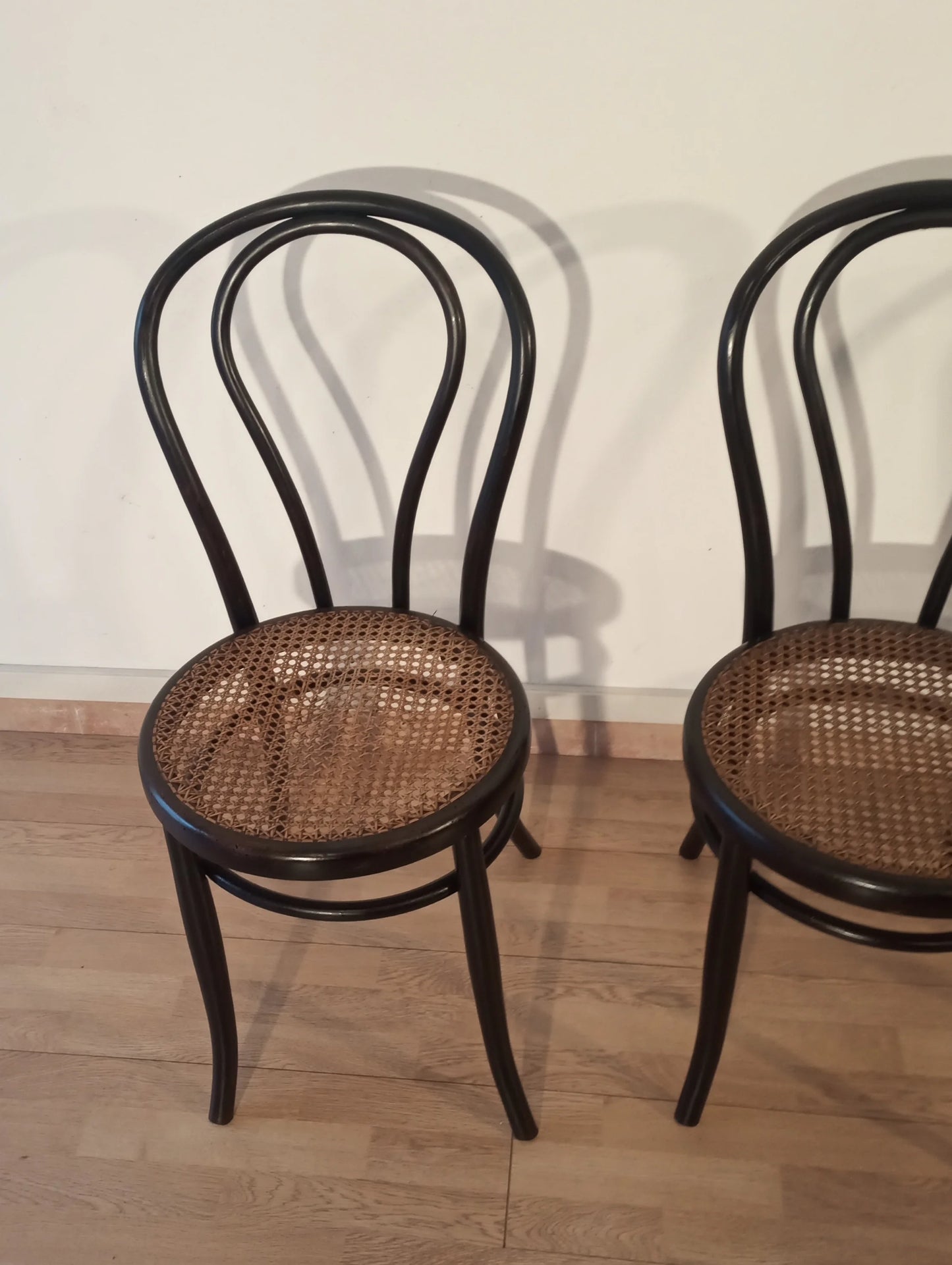 Classic dining chair in bent beech with Vienna straw seat and black frame Thonet Italia set of 4