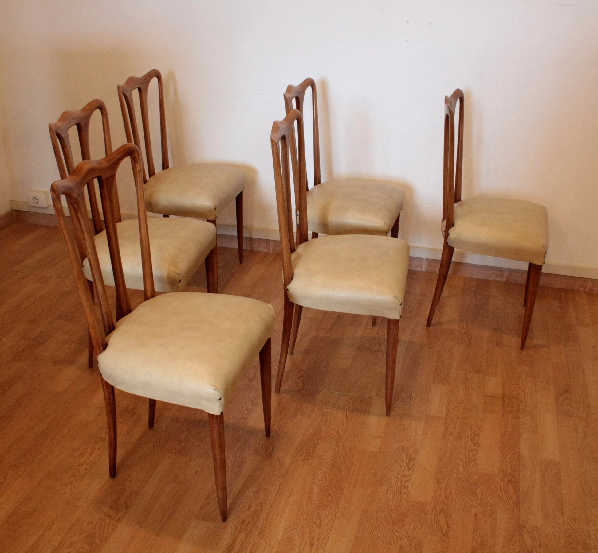 Set 6 sedie mid-century modern italiane degli anni 60 con sedili beige in similpelle bianca in perfette condizioni