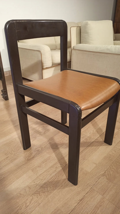 Sedia da pranzo vintage anni 70 in legno scuro con cuscino in pelle marrone set di 6 sedie