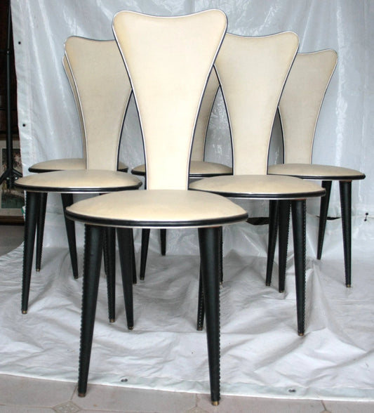 Set di cinque sedie umberto mascagni in ecopelle bianca con design triangolo irregolare anni 60 italia