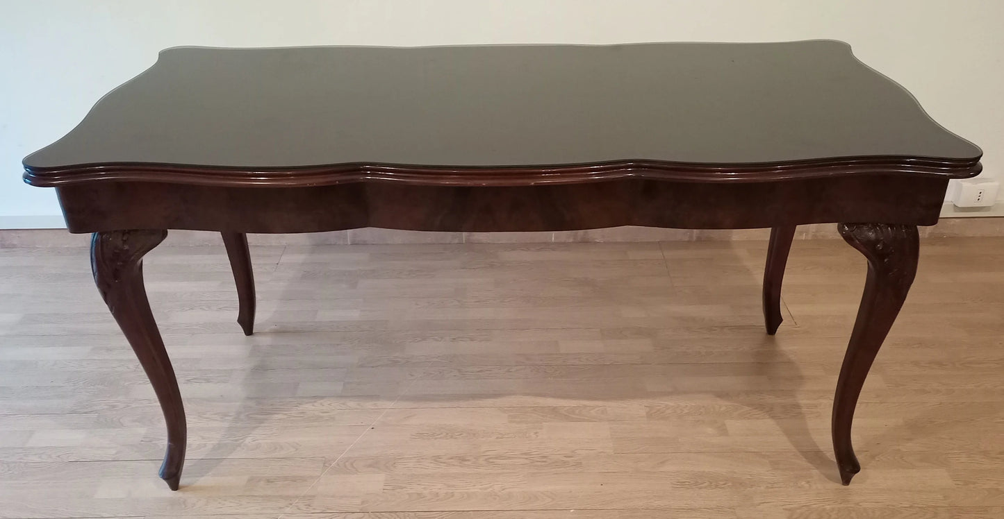 Elegante tavolo chippendale vintage in legno scuro con vetro temperato fumè splendido e ripiano in noce