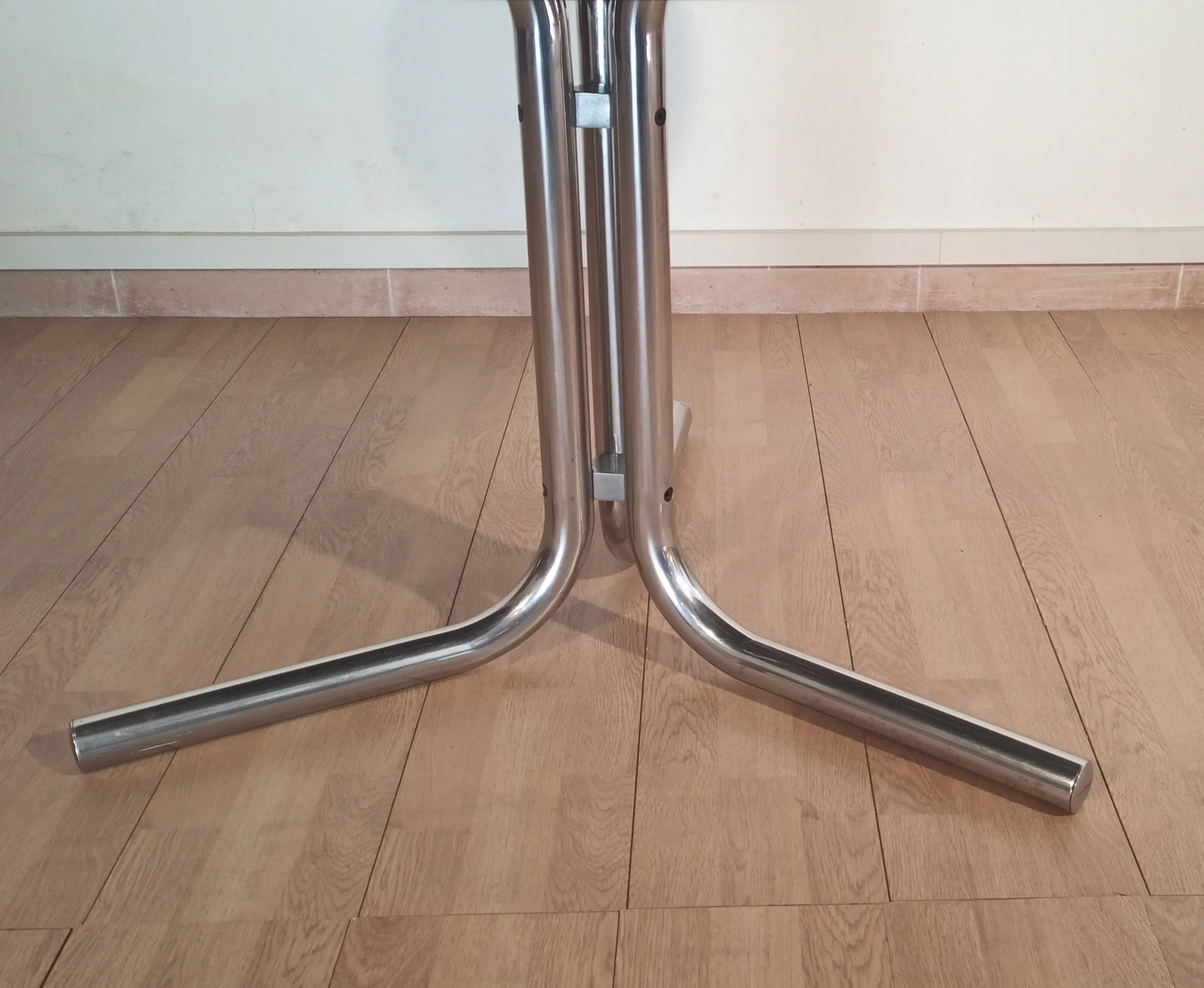 Base tavolo da pranzo in acciaio inox con base rotonda tavolo desco vintage di achille castiglioni per zanotta anni 70