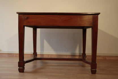 Antico ed elegante tavolo decò vintage in ciliegio massello con gambe curve e piano rettangolare allungabile restaurato