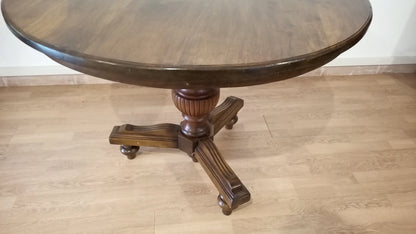 Tavolo tondo ottocento in noce stile umbertino vintage con base intagliata decorativa in legno